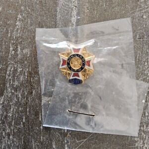 VFW Auxiliary 10 Years Service Pin Gold Tone Enamel Veteran Collectible Military